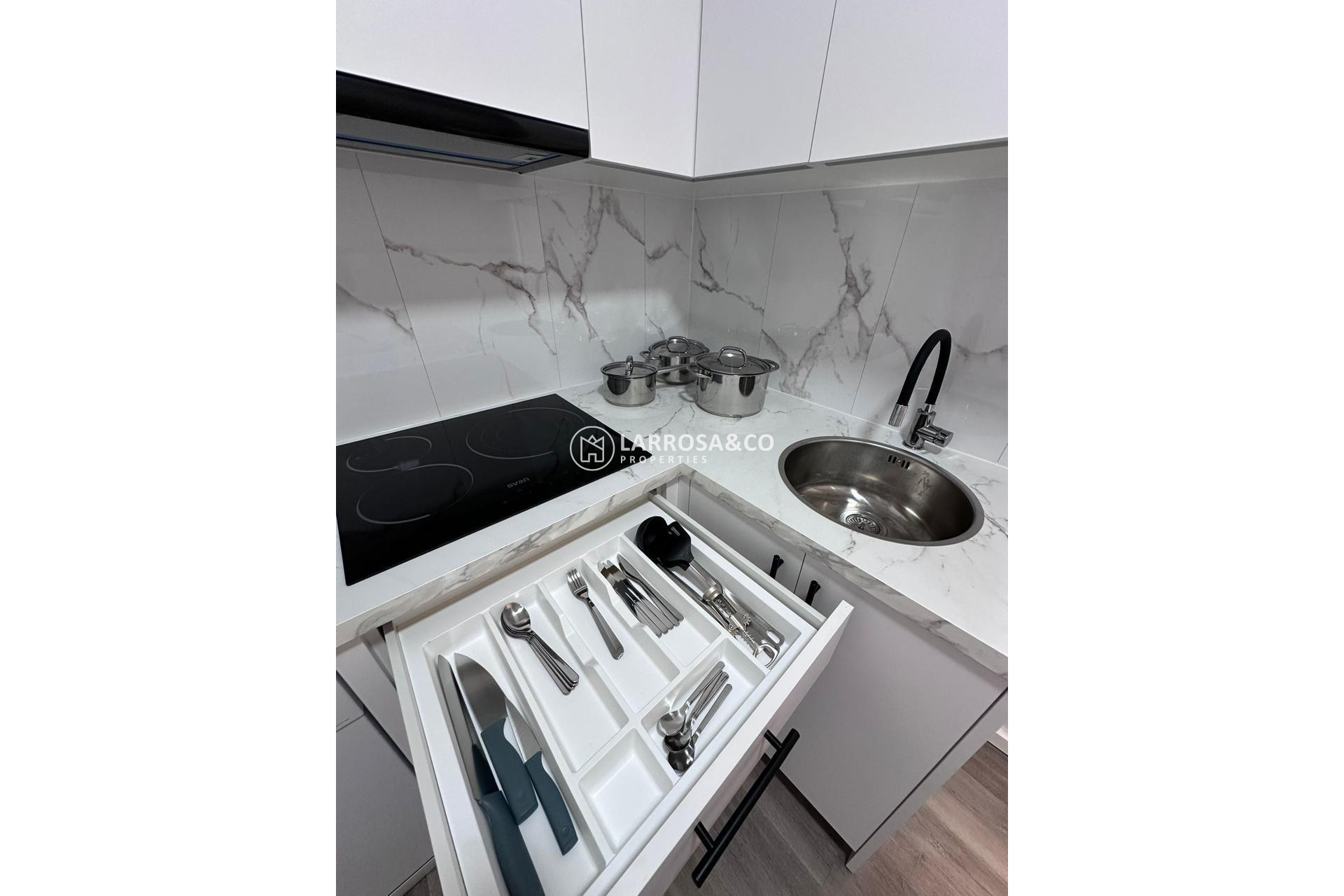 Resale - Apartment - Torrevieja - Centro - Muelle Pesquero