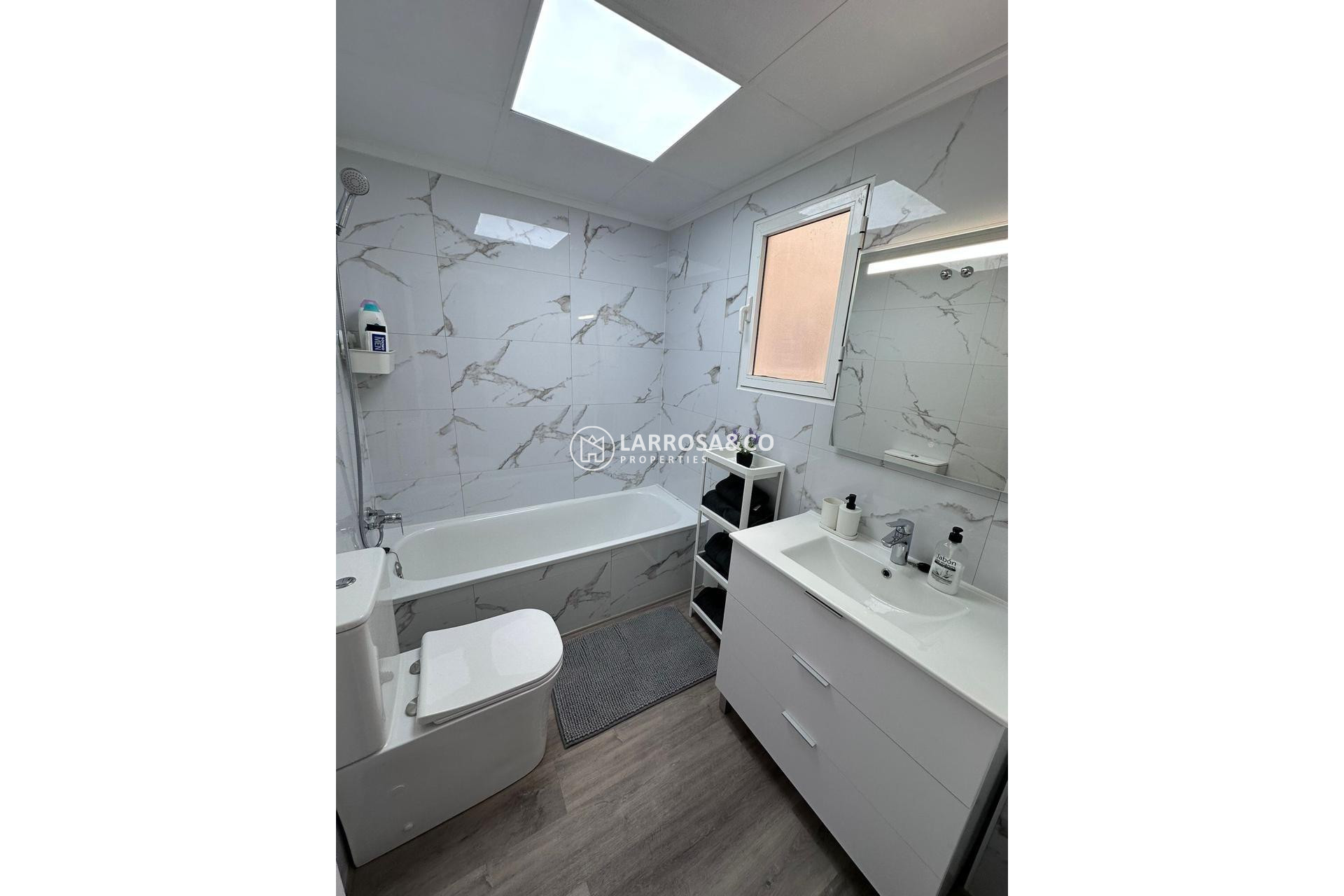 Resale - Apartment - Torrevieja - Centro - Muelle Pesquero