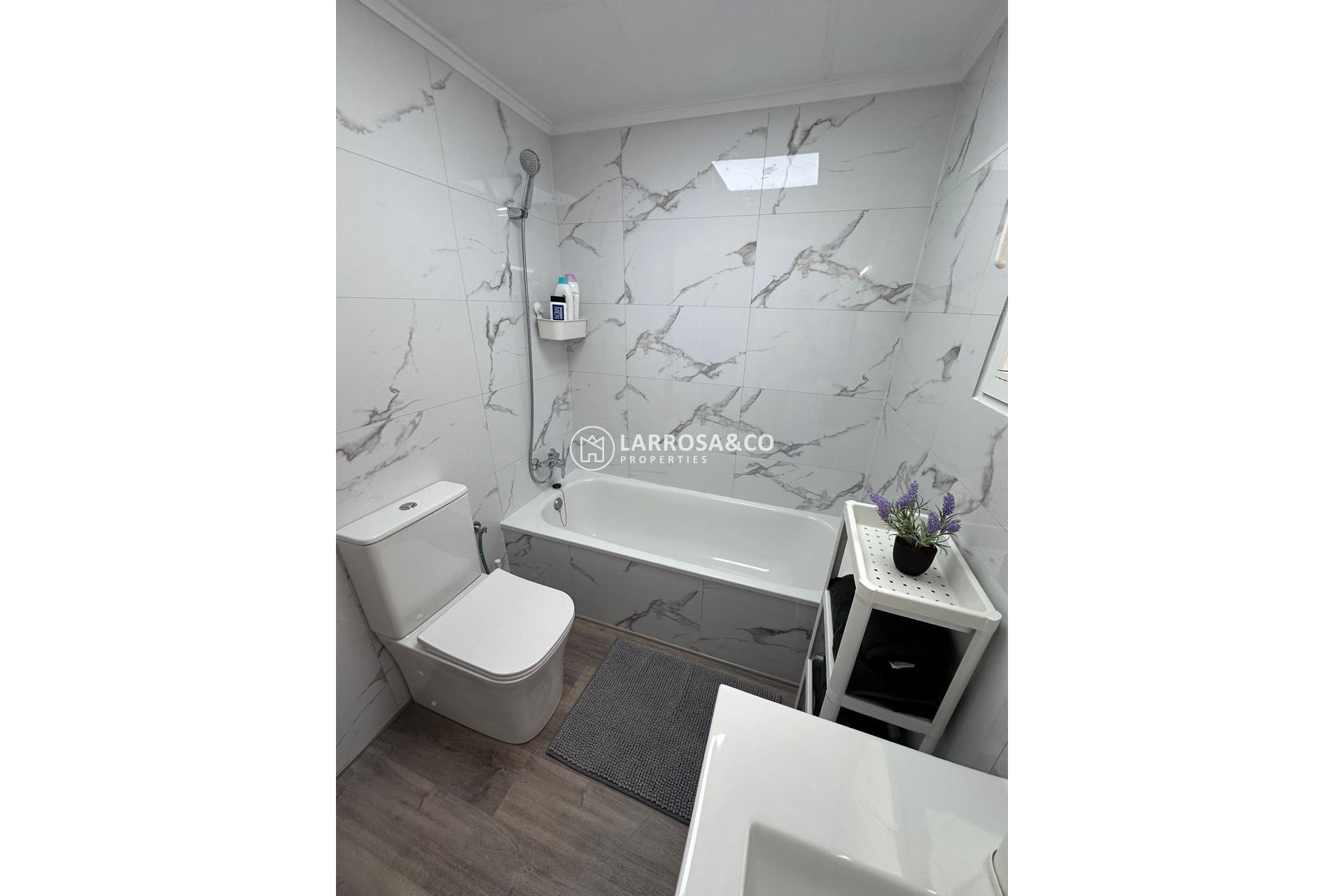 Resale - Apartment - Torrevieja - Centro - Muelle Pesquero