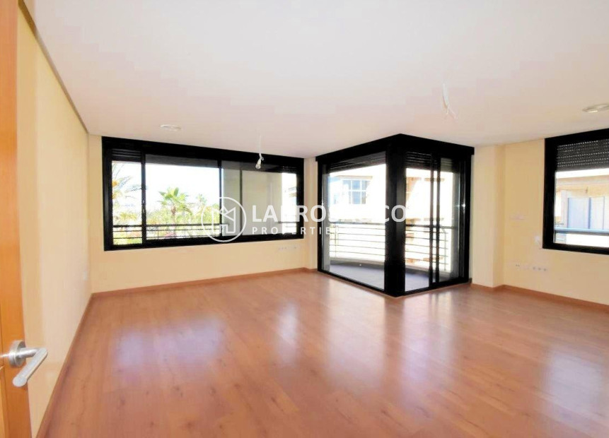 Resale - Apartment - Torrevieja - Centro - Muelle Pesquero