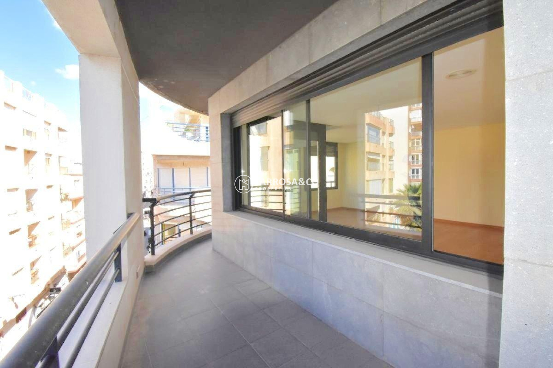 Resale - Apartment - Torrevieja - Centro - Muelle Pesquero
