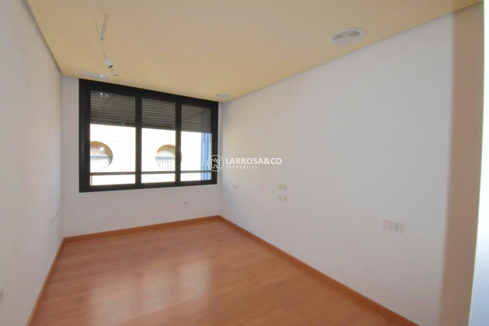 Resale - Apartment - Torrevieja - Centro - Muelle Pesquero