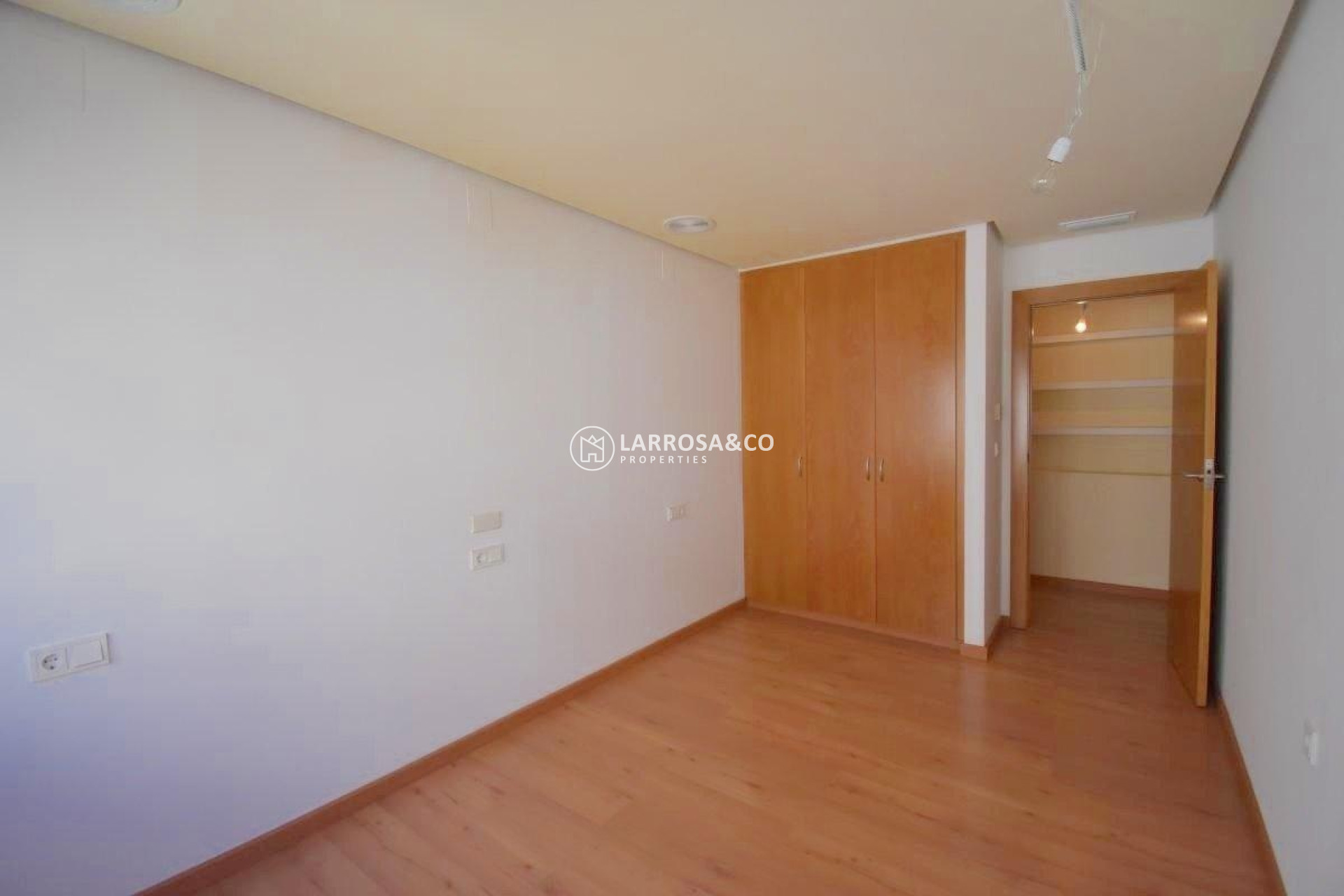 Resale - Apartment - Torrevieja - Centro - Muelle Pesquero