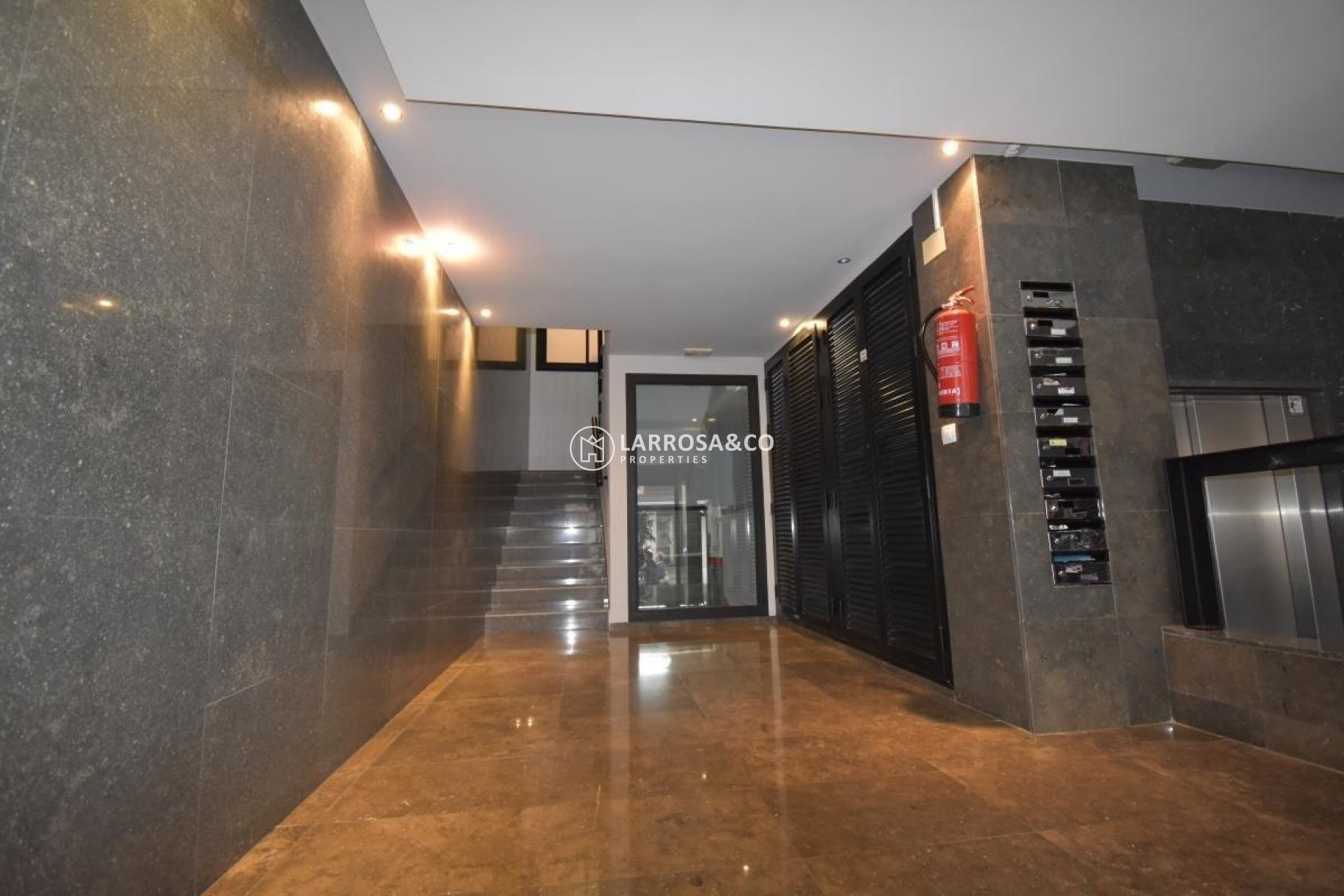 Resale - Apartment - Torrevieja - Centro - Muelle Pesquero