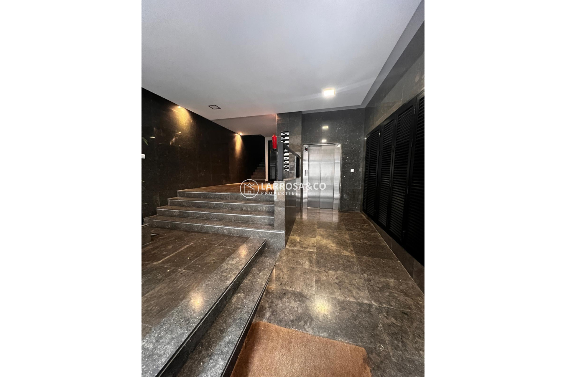 Resale - Apartment - Torrevieja - Centro - Muelle Pesquero