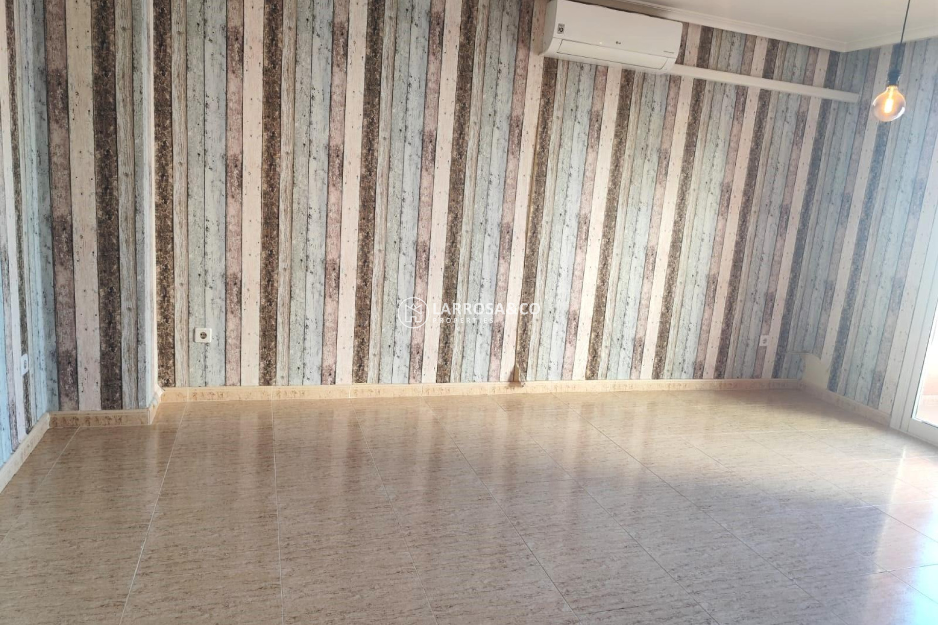 Resale - Apartment - Torrevieja - Centro