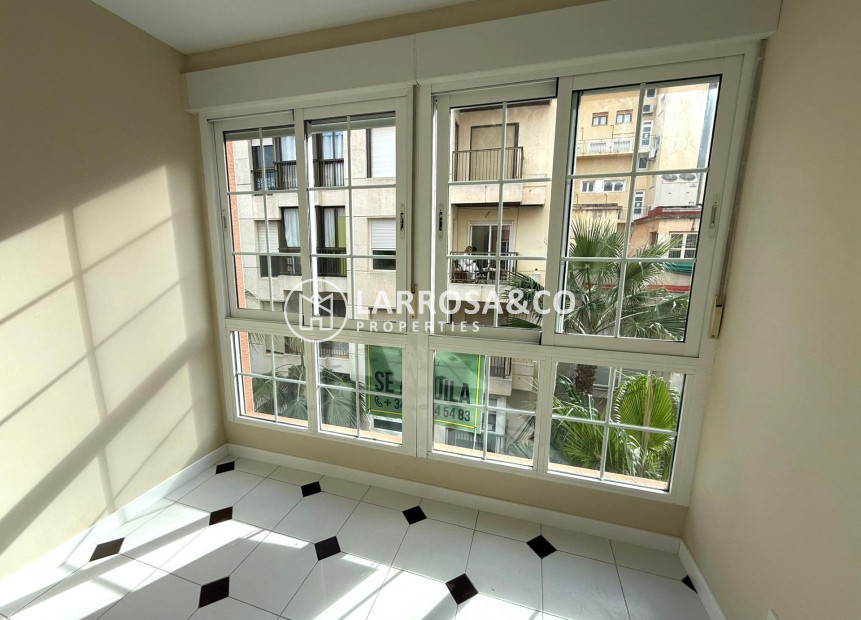 Resale - Apartment - Torrevieja - Centro