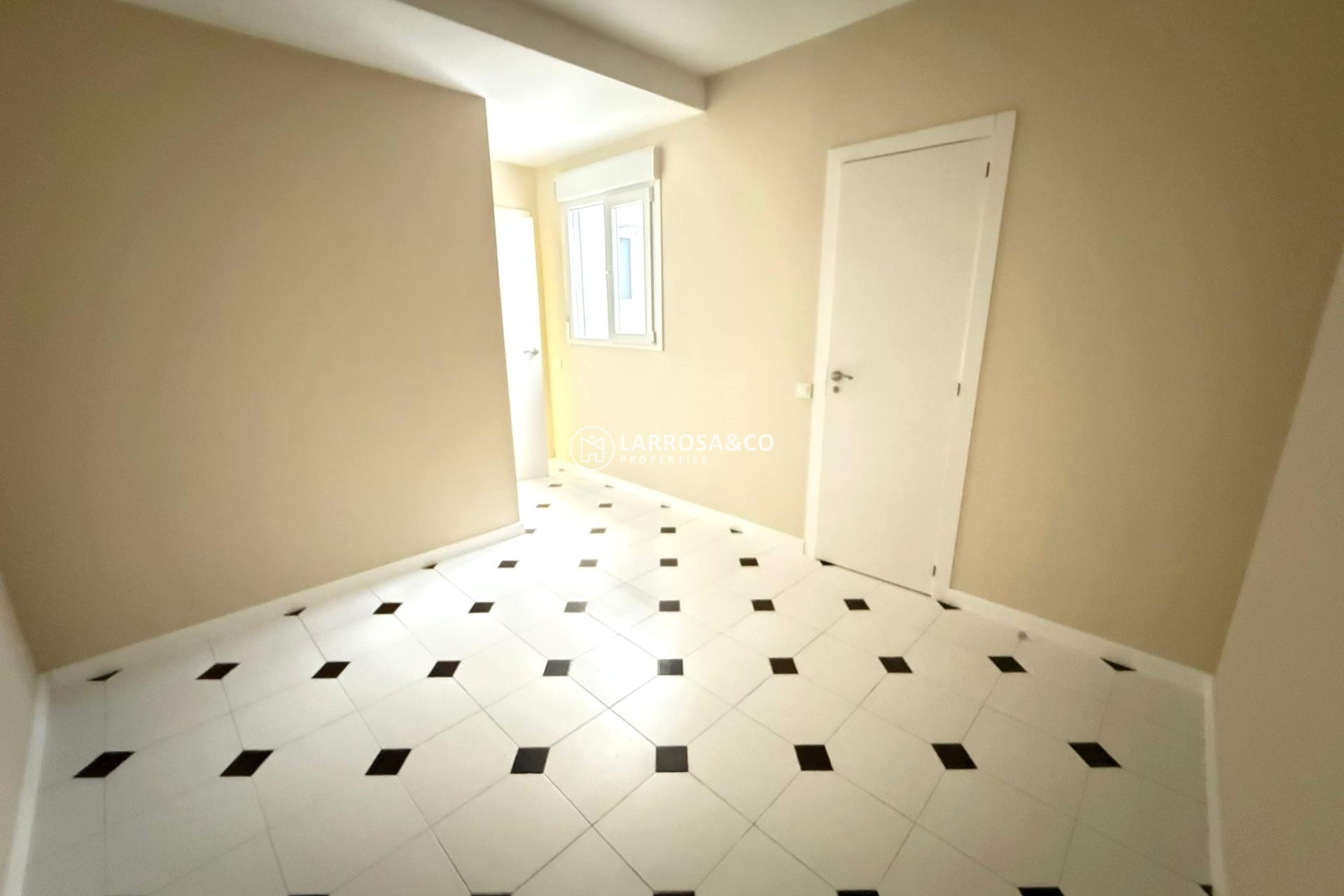 Resale - Apartment - Torrevieja - Centro