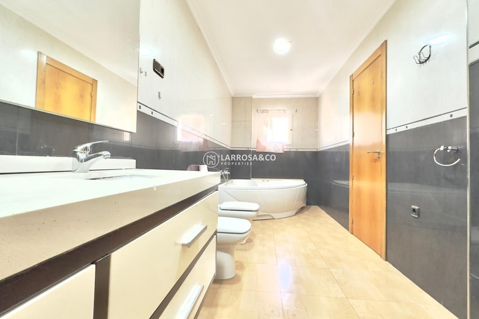 Resale - Apartment - Torrevieja - Centro