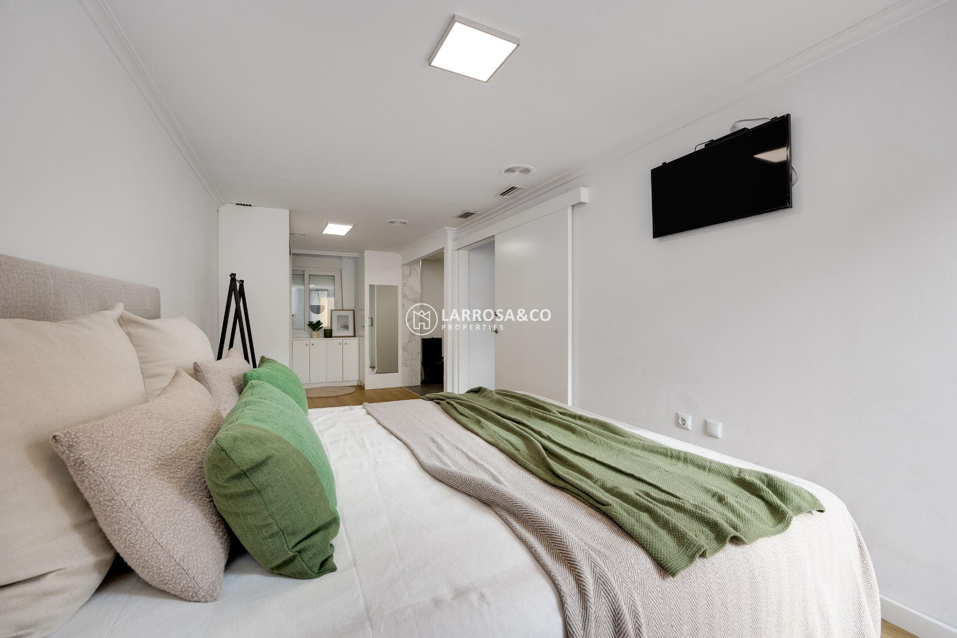 Resale - Apartment - Torrevieja - Centro