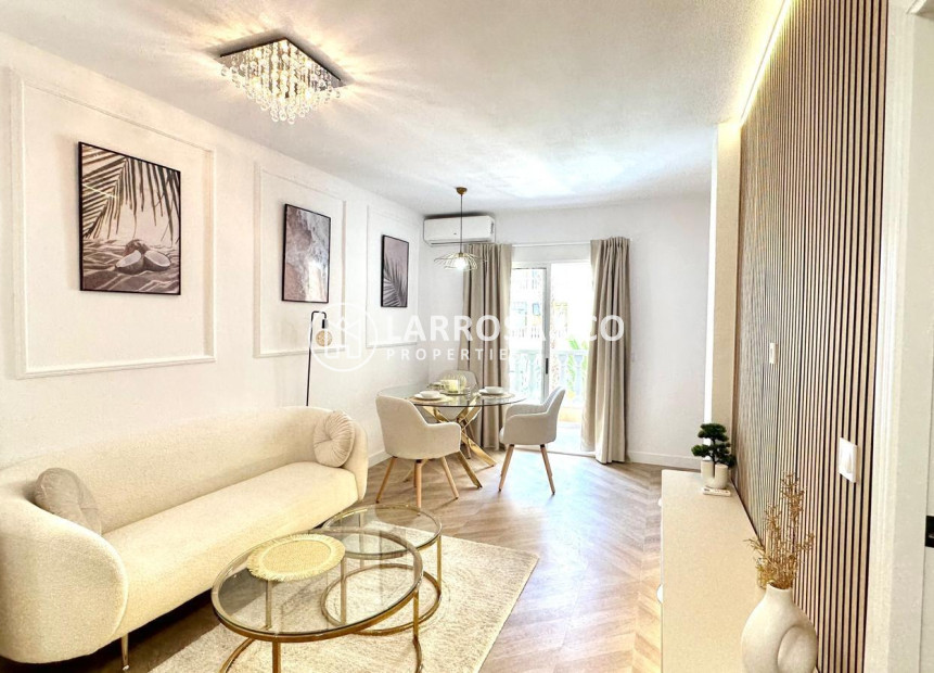 Resale - Apartment - Torrevieja - Centro