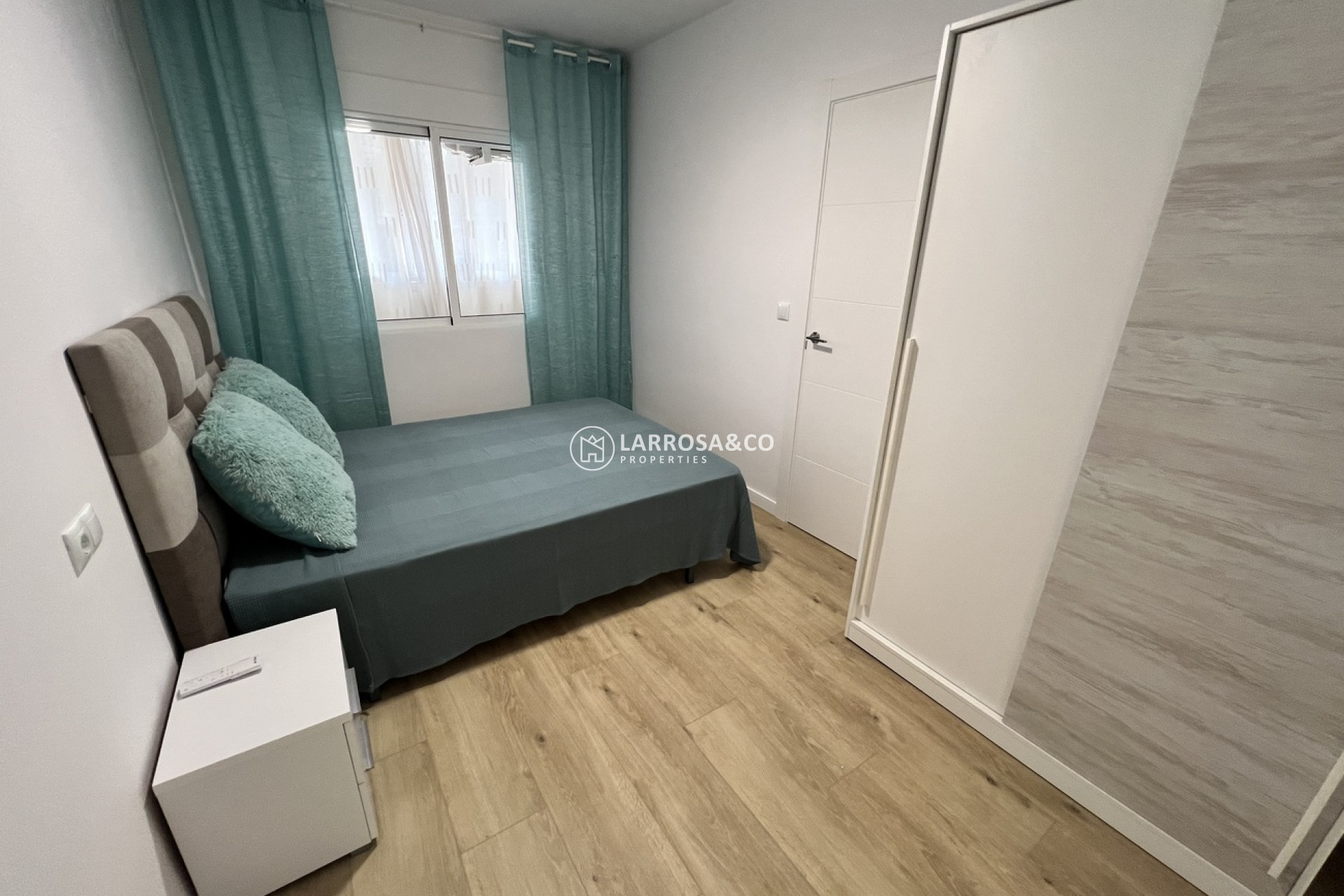 Resale - Apartment - Torrevieja - Centro