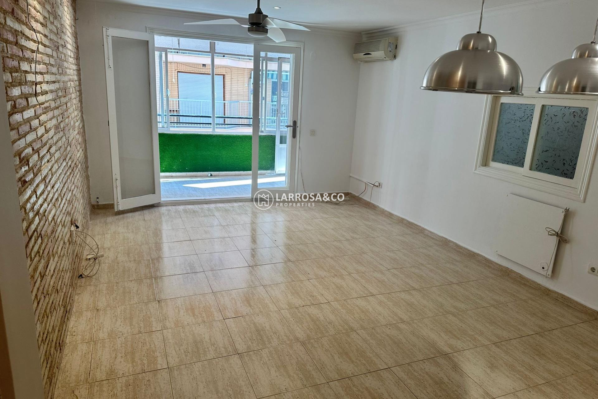 Resale - Apartment - Torrevieja - El Acequión - Los Náufragos