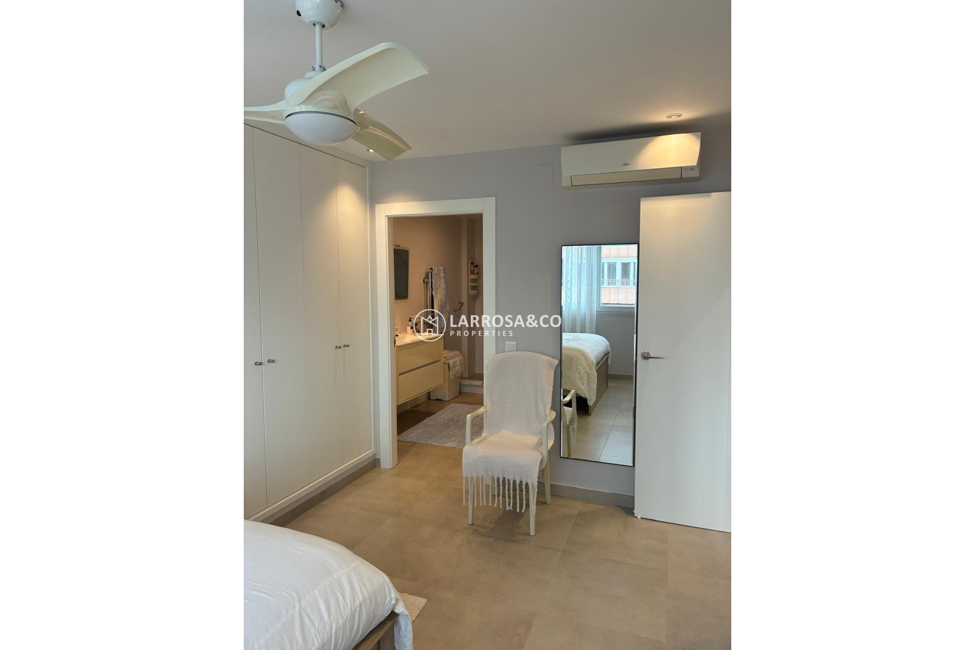 Resale - Apartment - Torrevieja - El Acequión - Los Náufragos