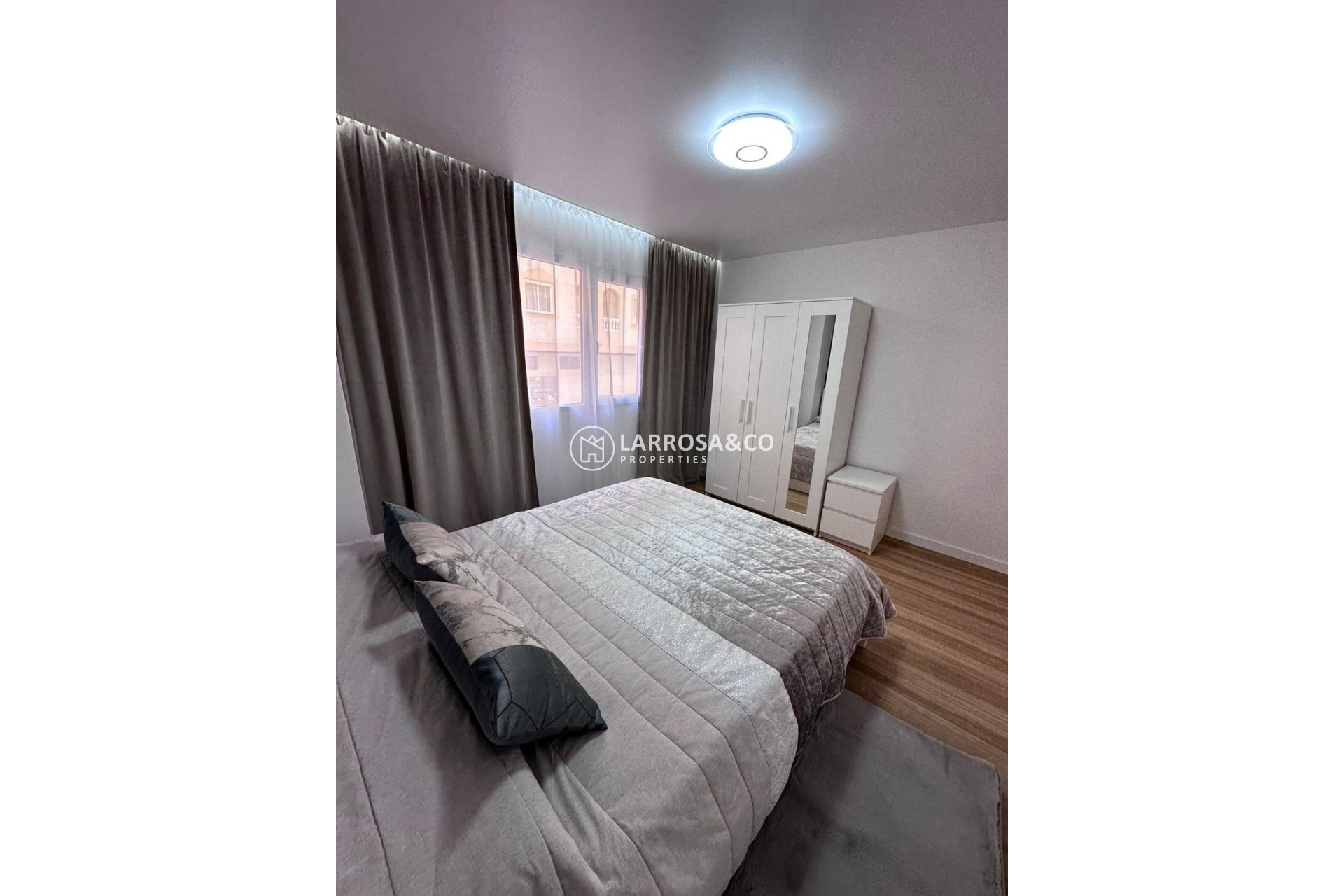 Resale - Apartment - Torrevieja - Estacion de autobuses