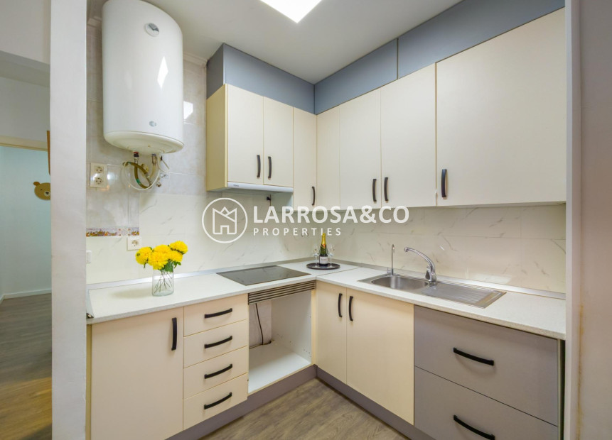 Resale - Apartment - Torrevieja - Estacion de autobuses