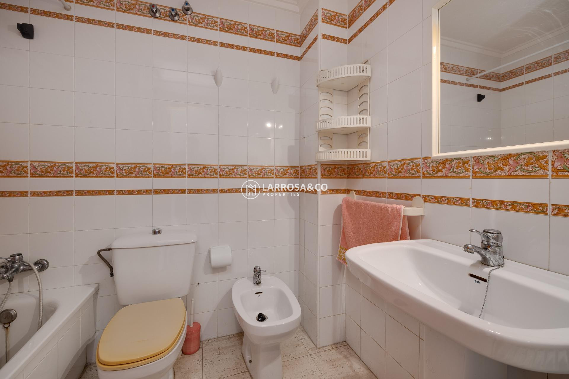 Resale - Apartment - Torrevieja - Habaneras