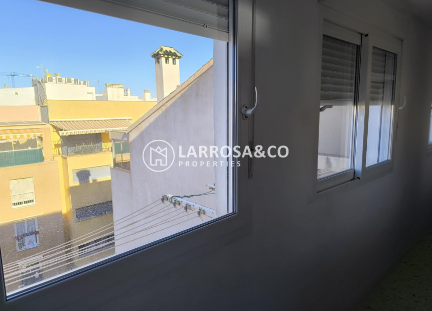 Resale - Apartment - Torrevieja - Las Piscinas Naturales