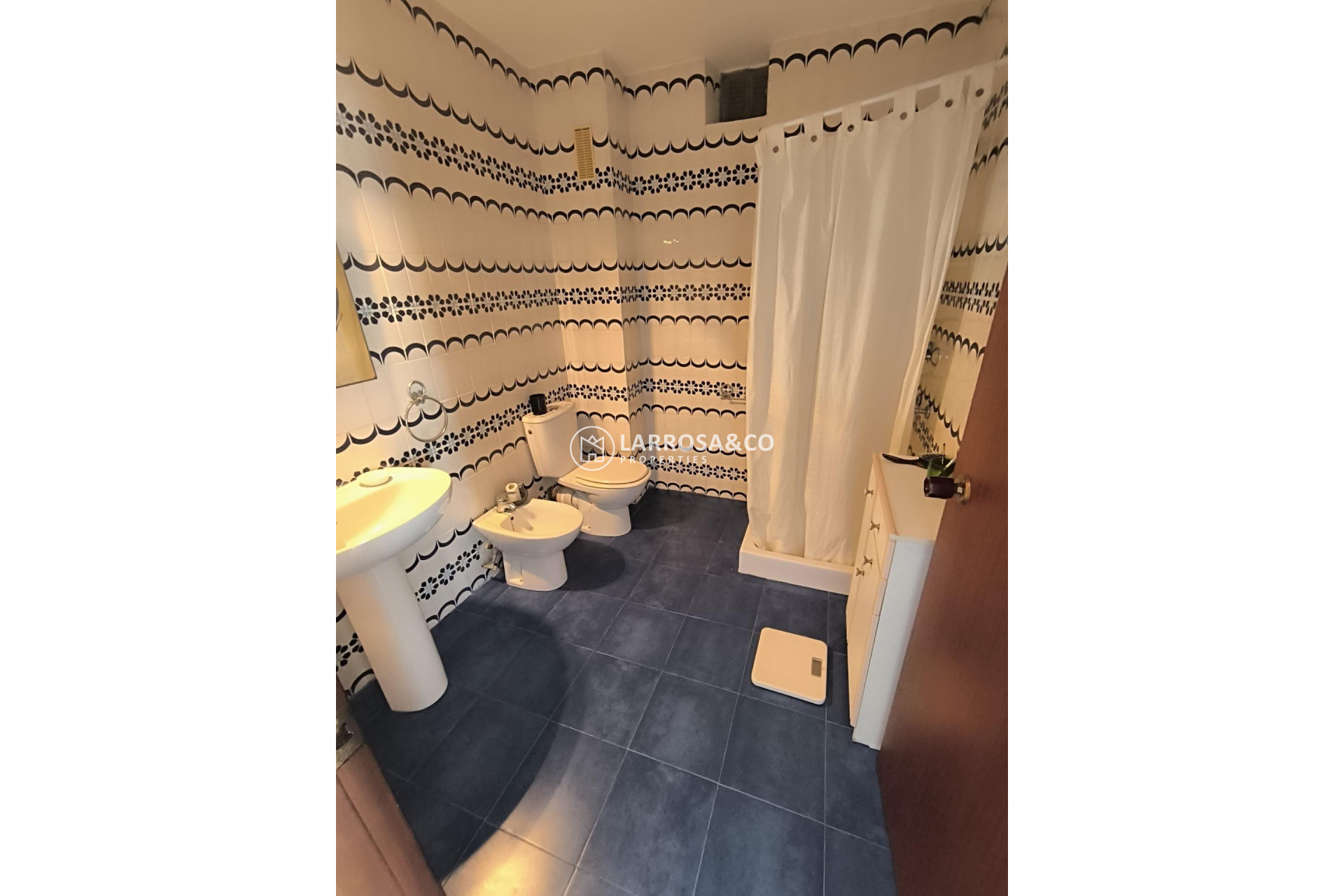 Resale - Apartment - Torrevieja - Las Piscinas Naturales