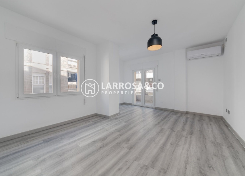 Resale - Apartment - Torrevieja - Los Balcones