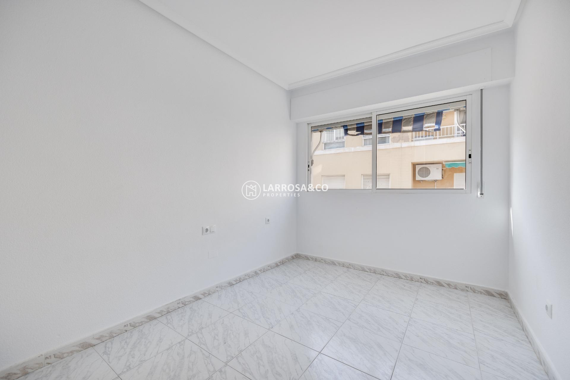 Resale - Apartment - Torrevieja - Los Locos Beach