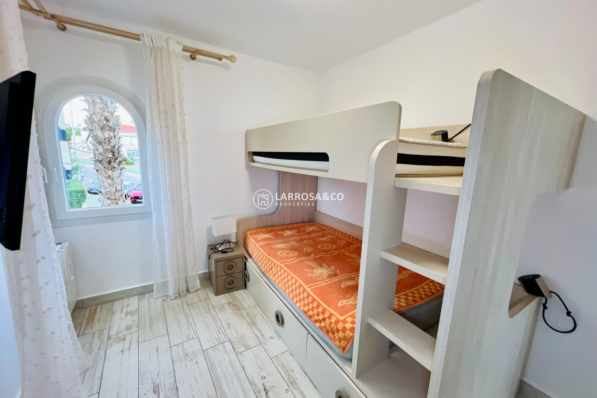 Resale - Apartment - Torrevieja - Miramar - Torre del Moro