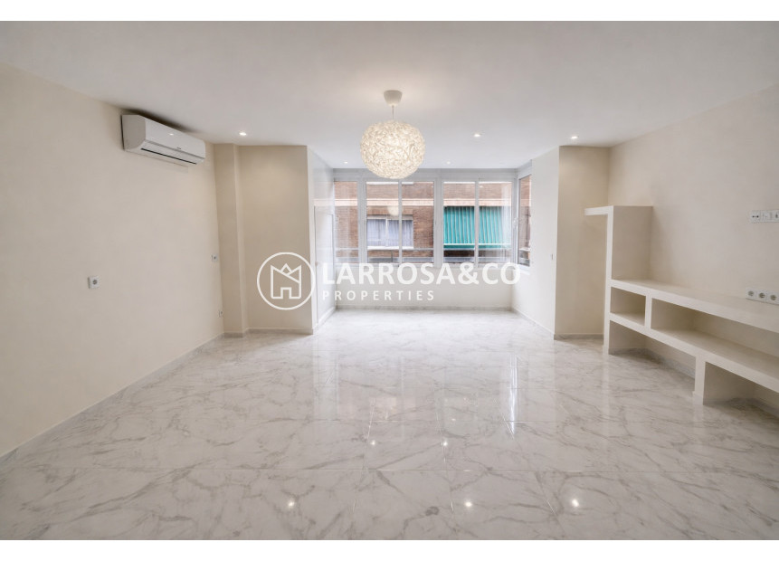 Resale - Apartment - Torrevieja - Muelle Pesquero