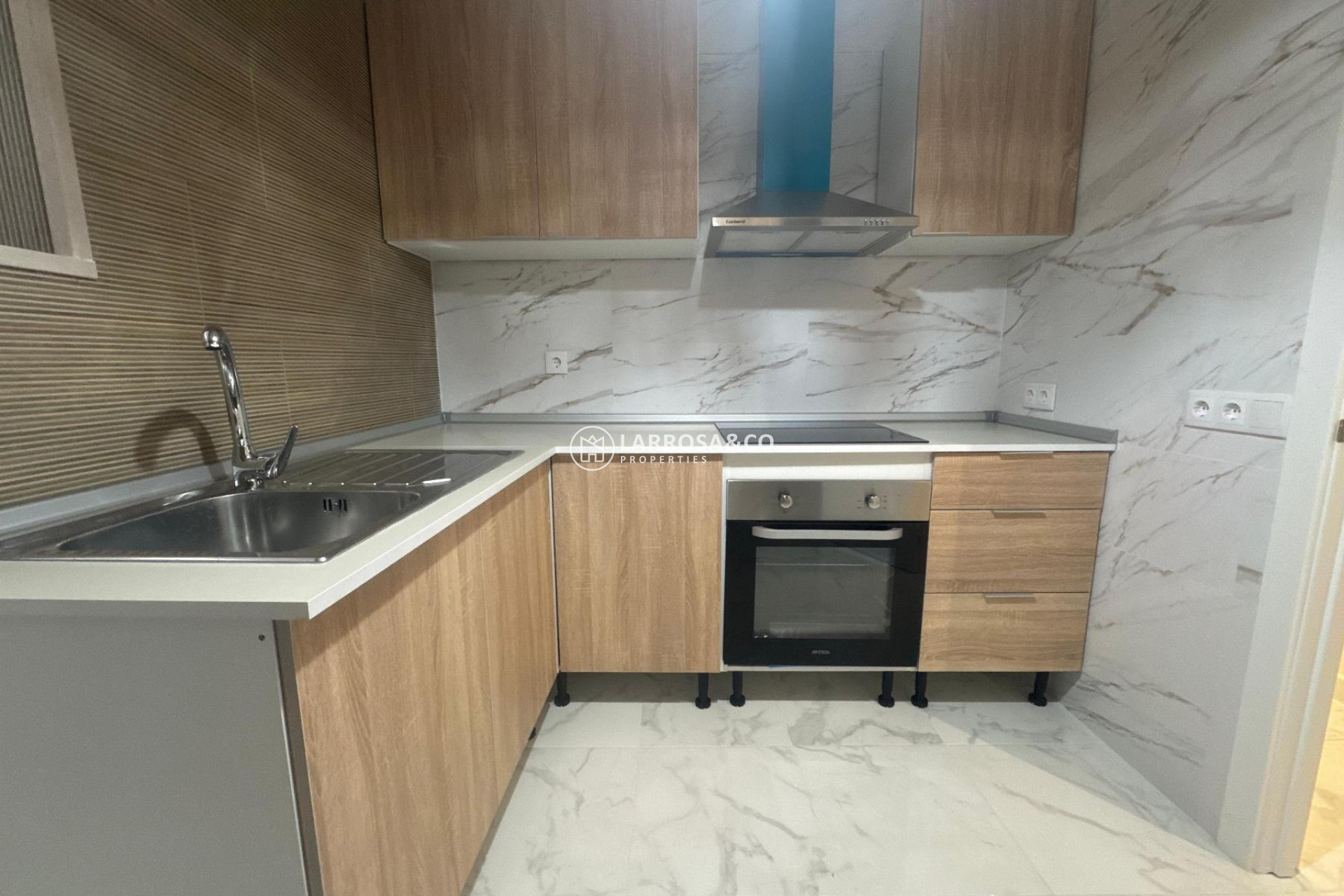 Resale - Apartment - Torrevieja - Muelle Pesquero