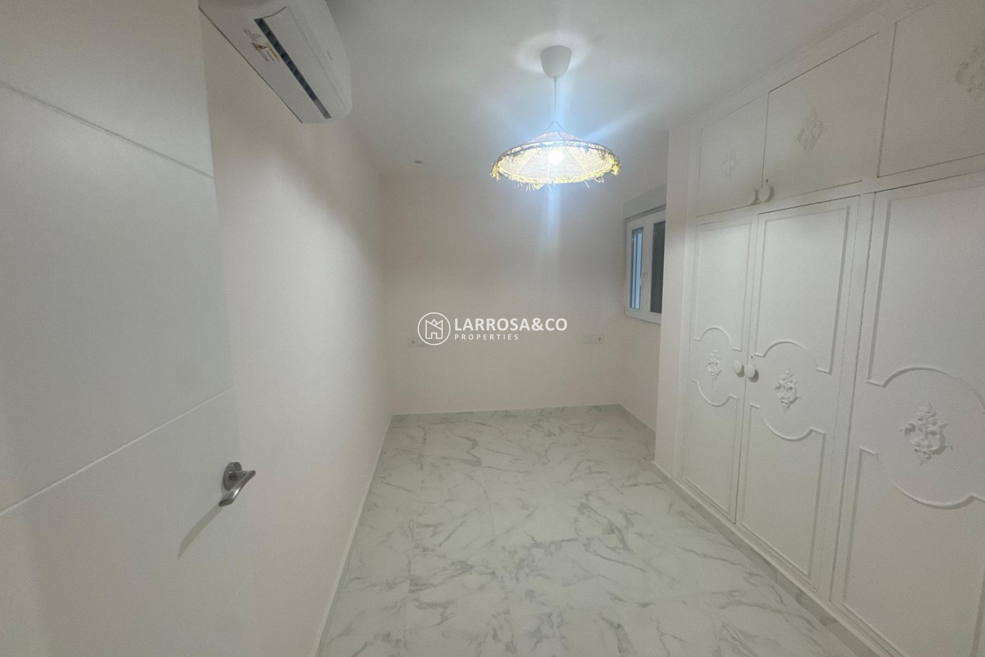 Resale - Apartment - Torrevieja - Muelle Pesquero