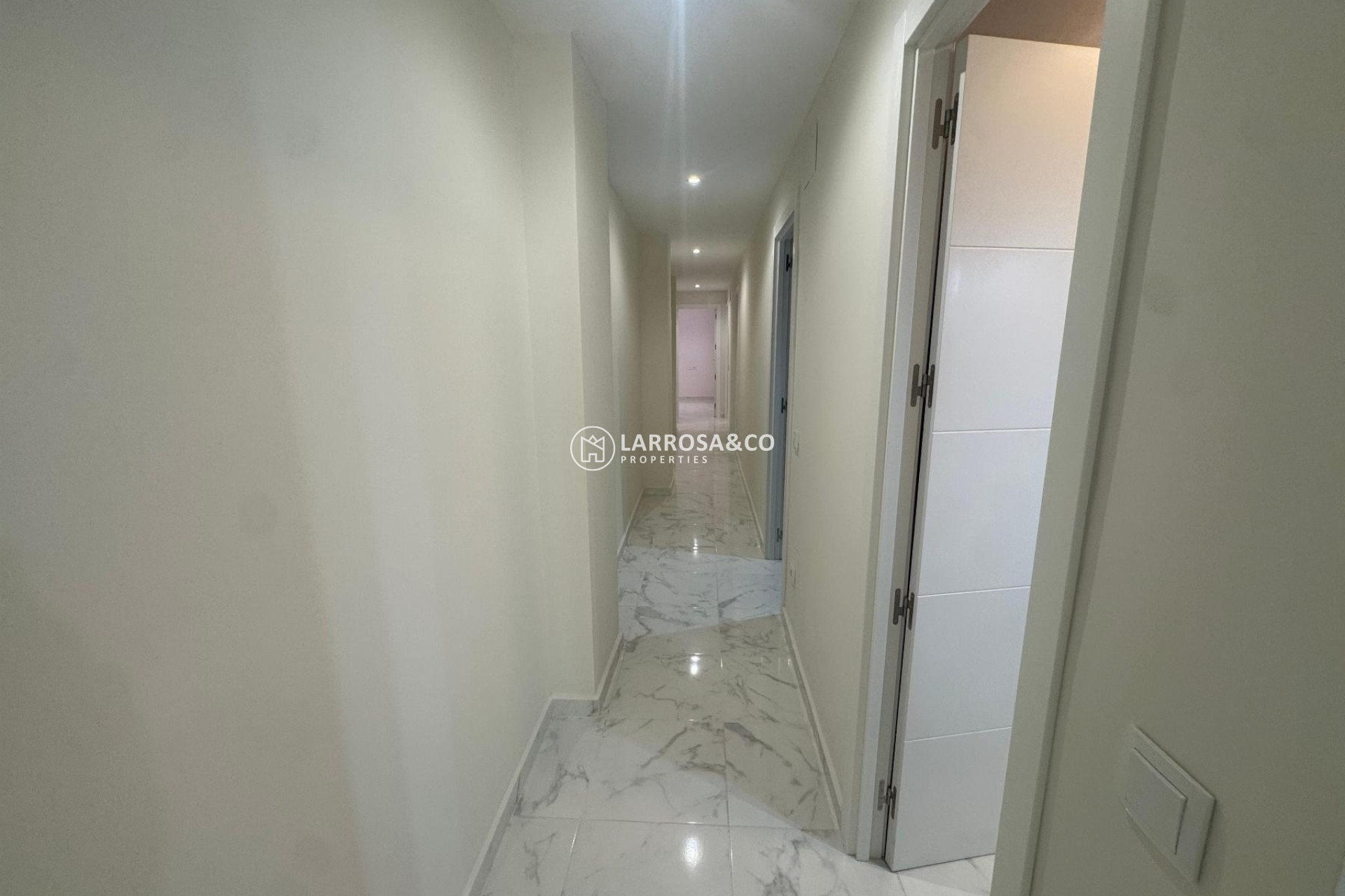 Resale - Apartment - Torrevieja - Muelle Pesquero