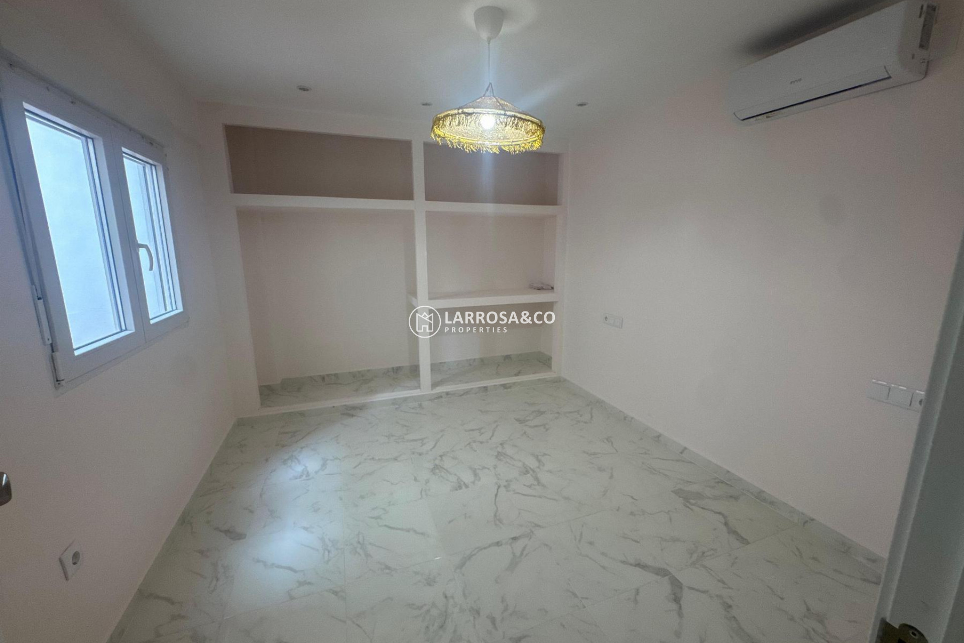 Resale - Apartment - Torrevieja - Muelle Pesquero