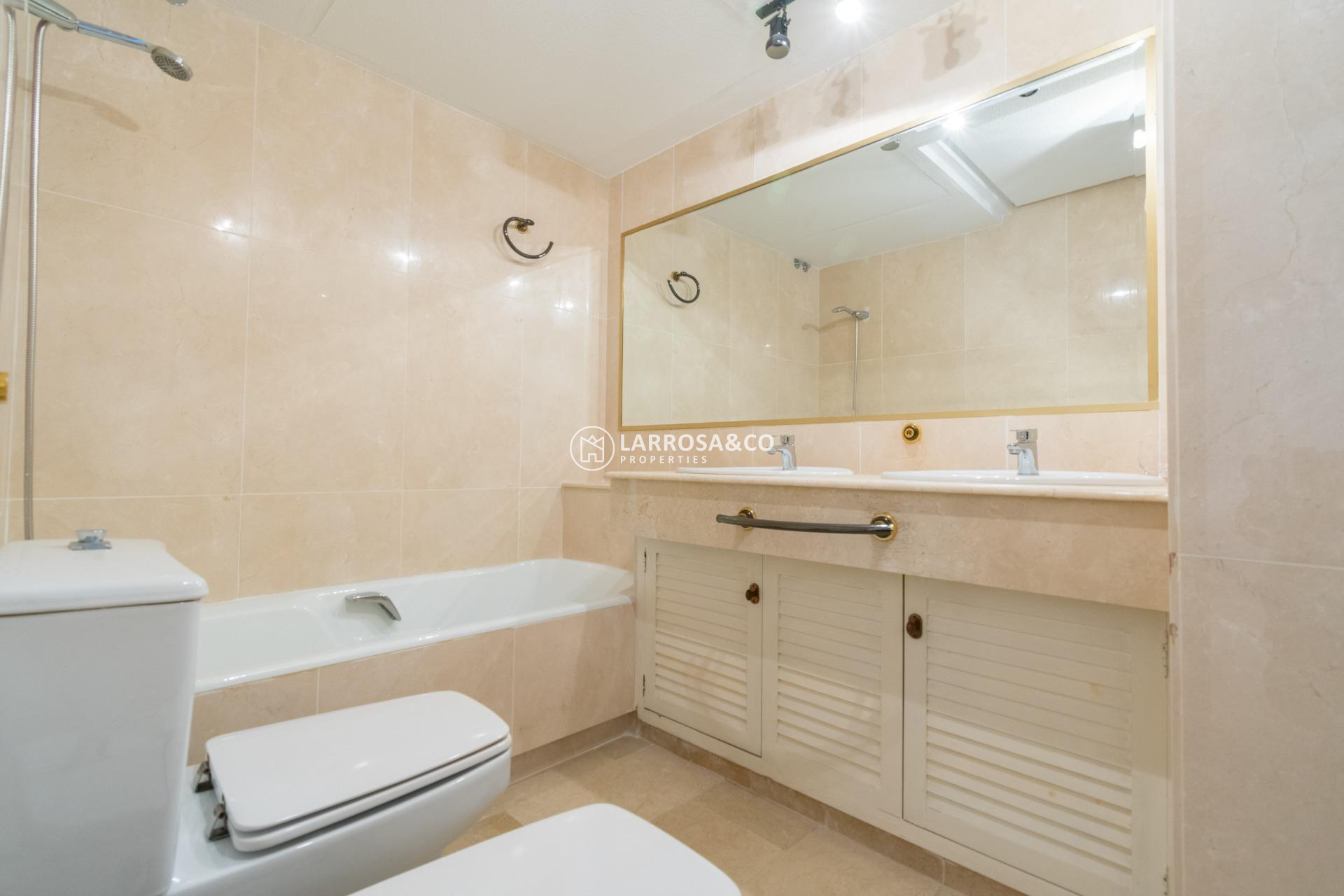 Resale - Apartment - Torrevieja - Paseo maritimo