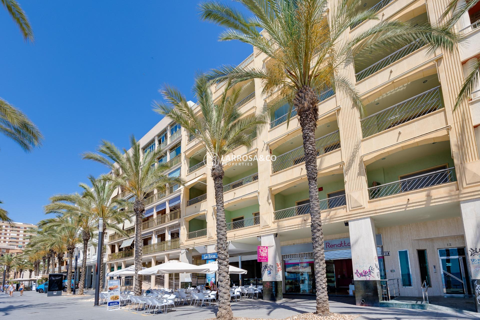 Resale - Apartment - Torrevieja - Paseo maritimo