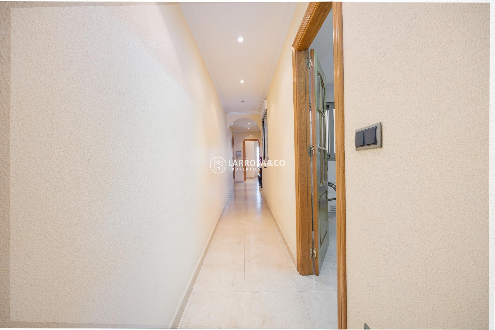 Resale - Apartment - Torrevieja - Paseo maritimo