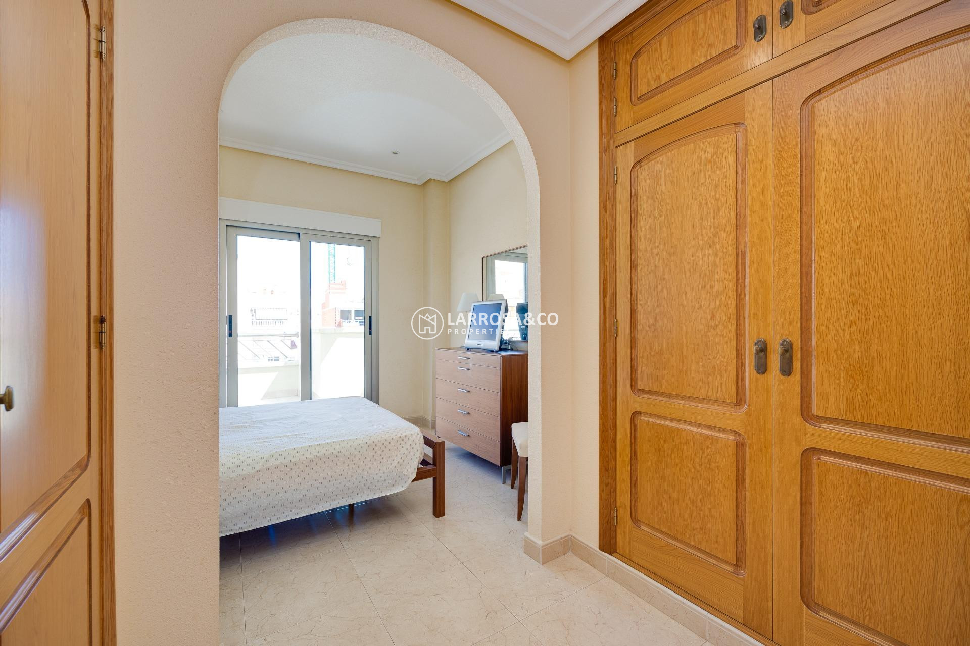 Resale - Apartment - Torrevieja - Paseo maritimo