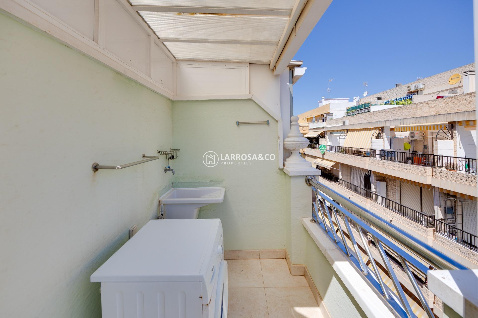 Resale - Apartment - Torrevieja - Paseo maritimo