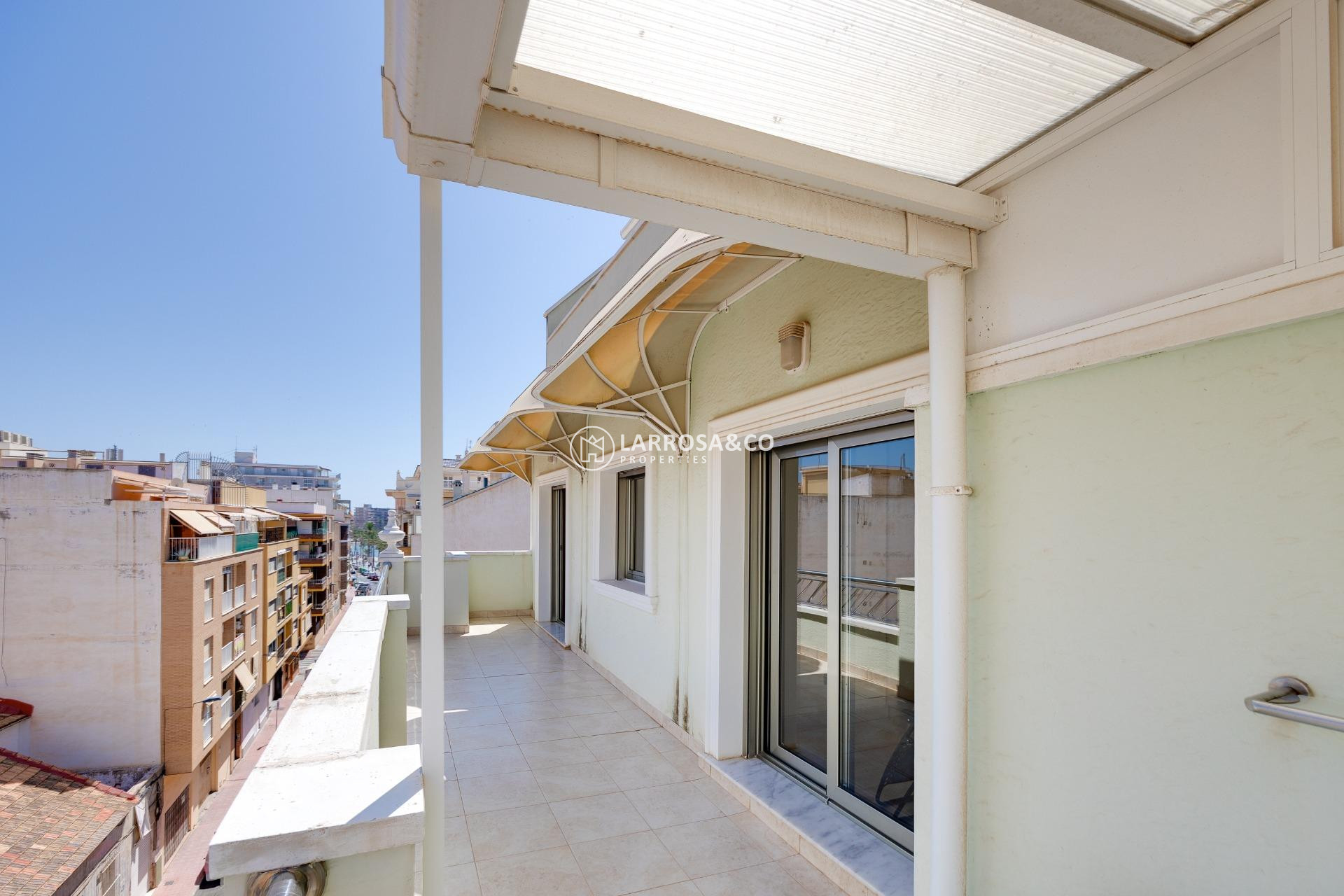 Resale - Apartment - Torrevieja - Paseo maritimo