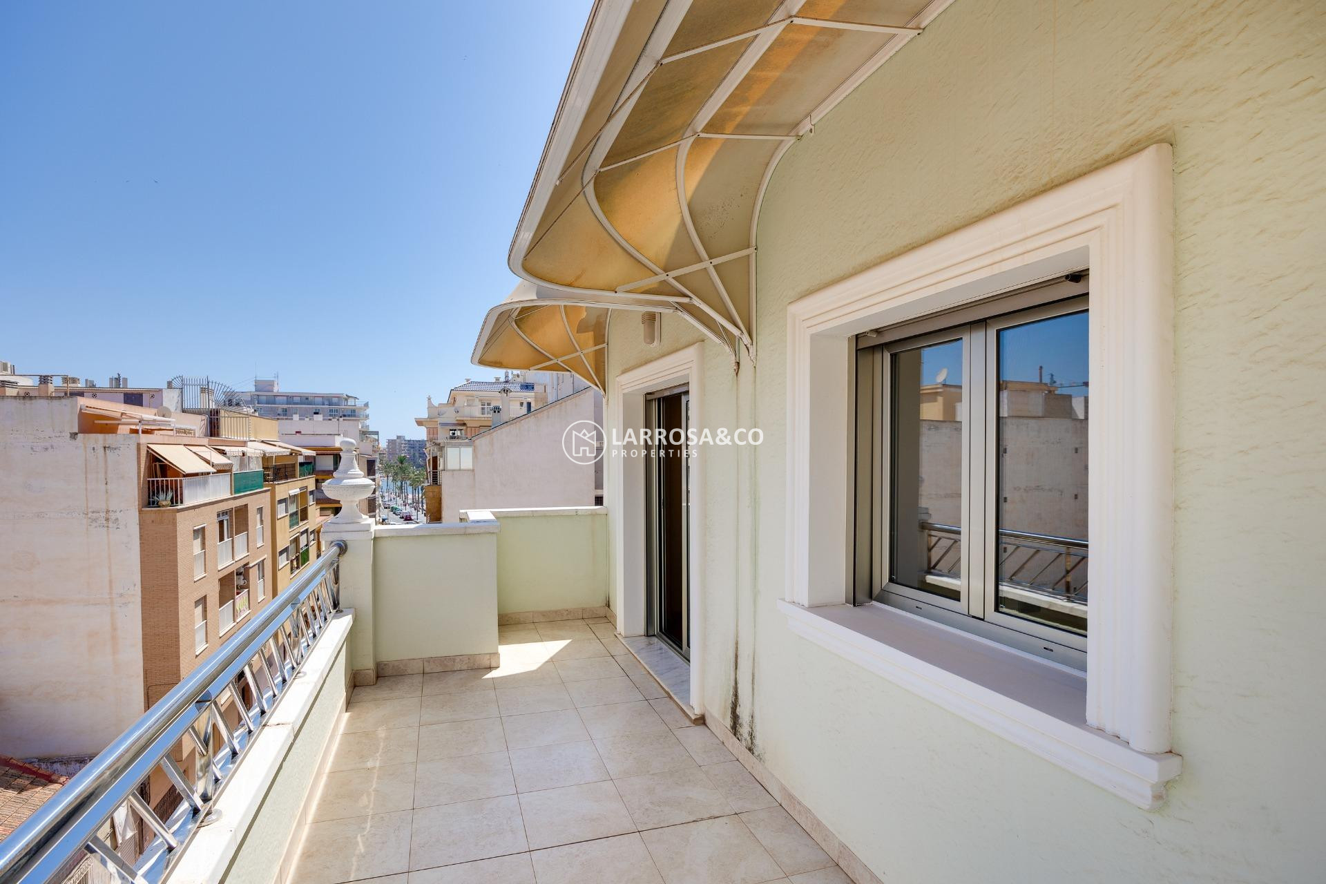 Resale - Apartment - Torrevieja - Paseo maritimo