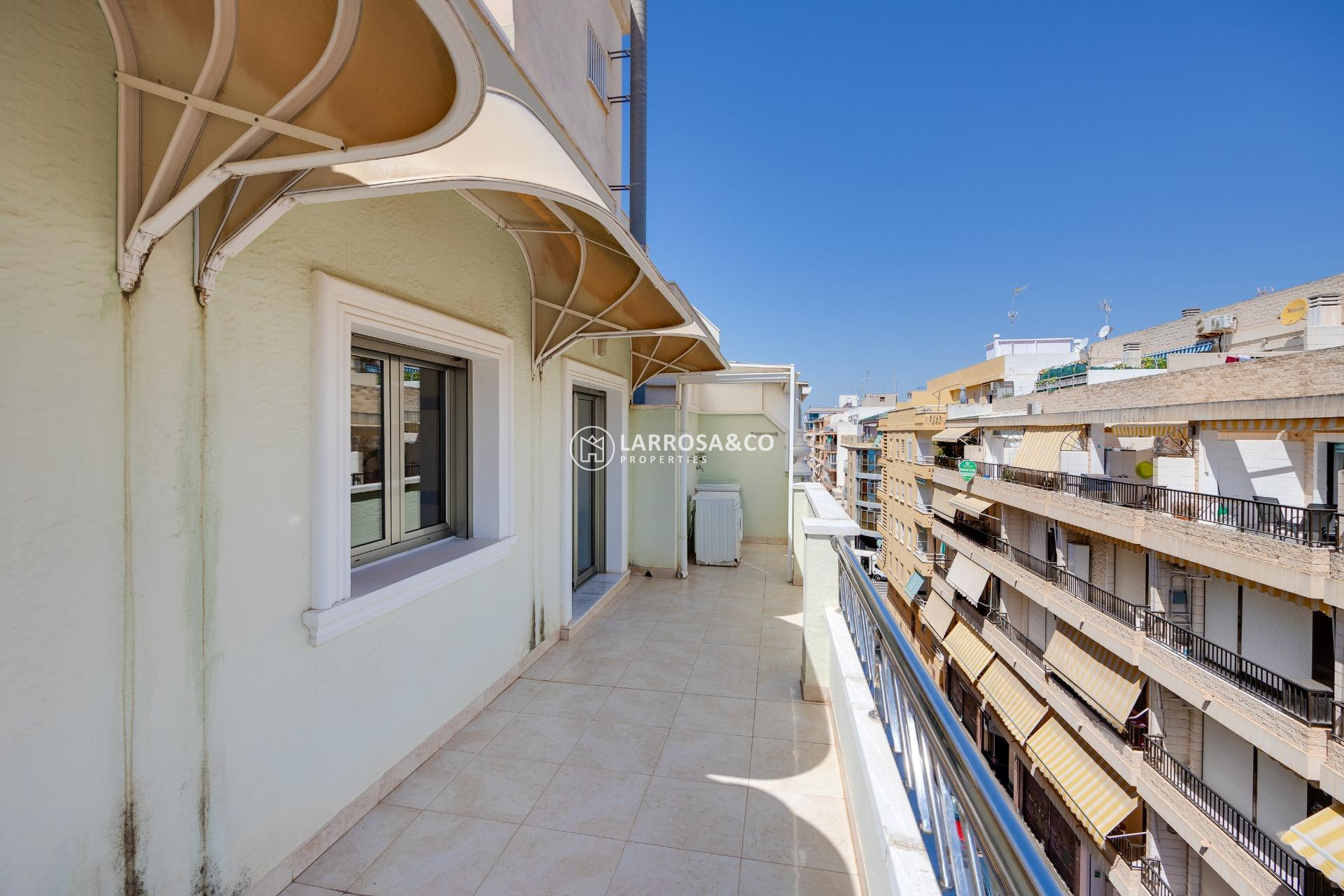 Resale - Apartment - Torrevieja - Paseo maritimo