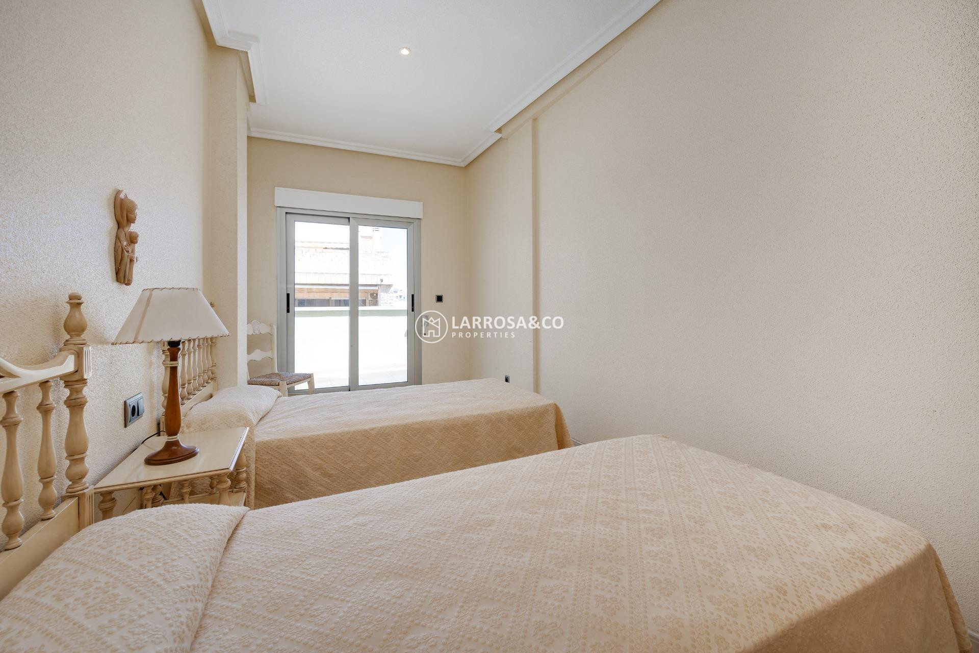 Resale - Apartment - Torrevieja - Paseo maritimo