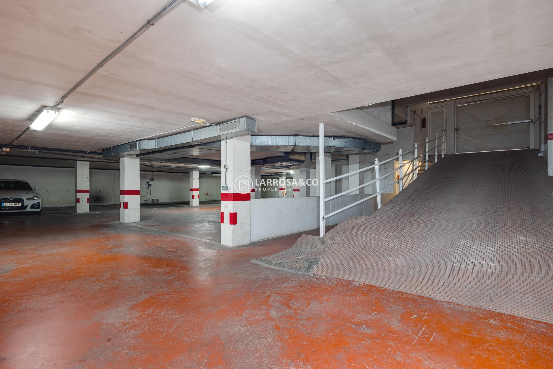 Resale - Apartment - Torrevieja - Paseo maritimo