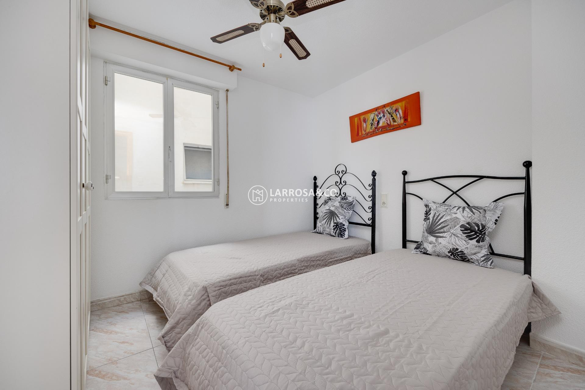 Resale - Apartment - Torrevieja - Paseo maritimo