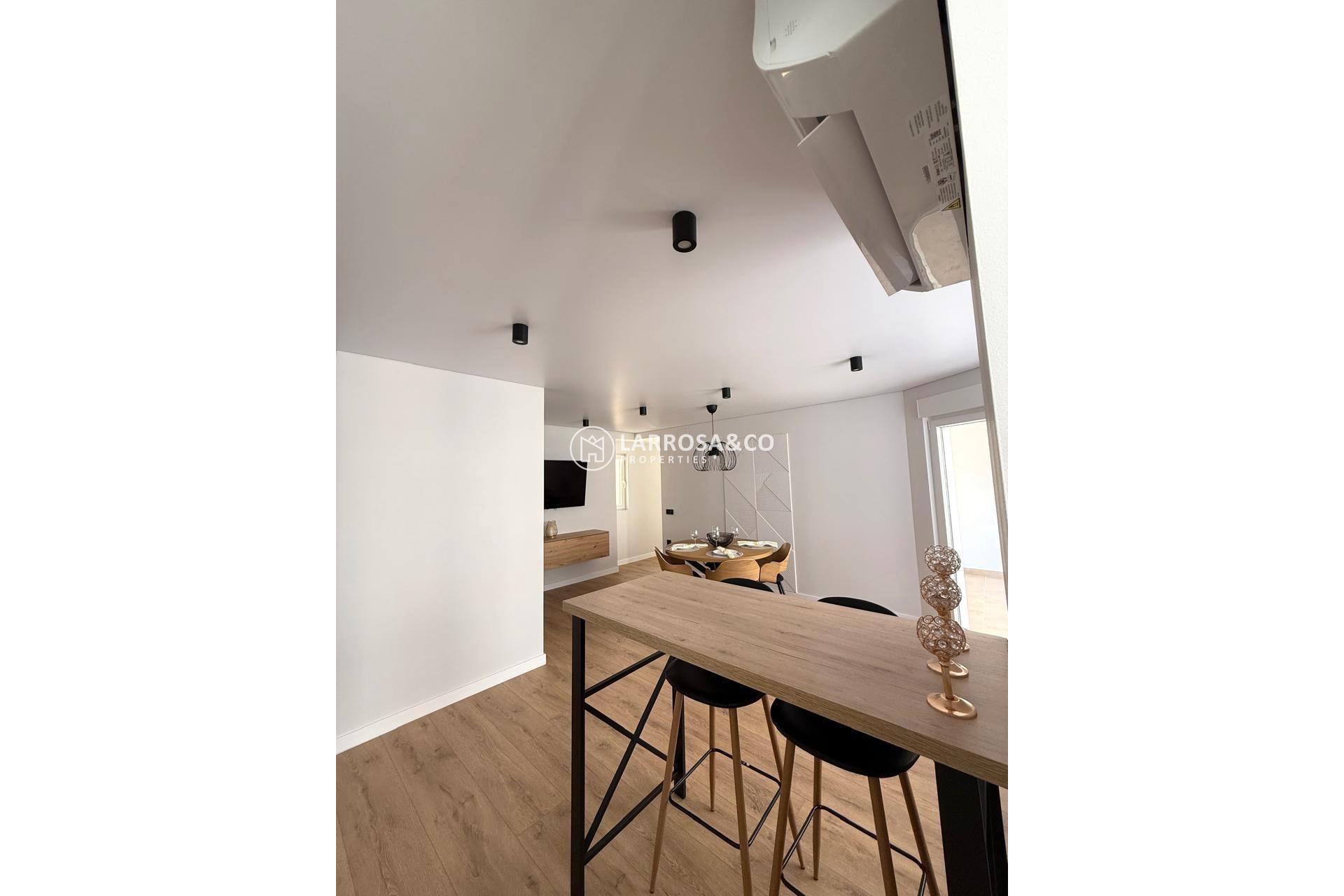 Resale - Apartment - Torrevieja - Paseo maritimo