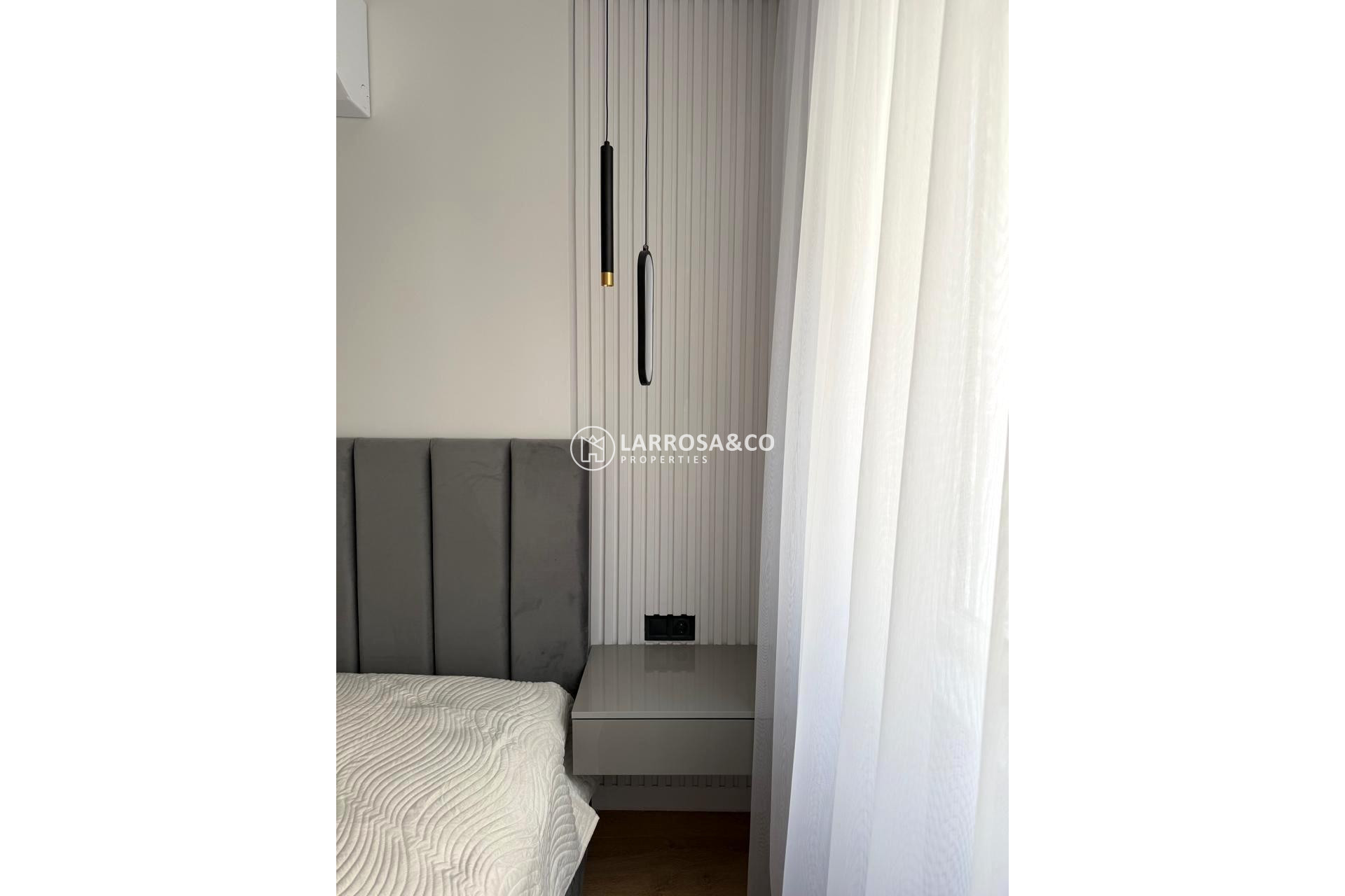 Resale - Apartment - Torrevieja - Paseo maritimo