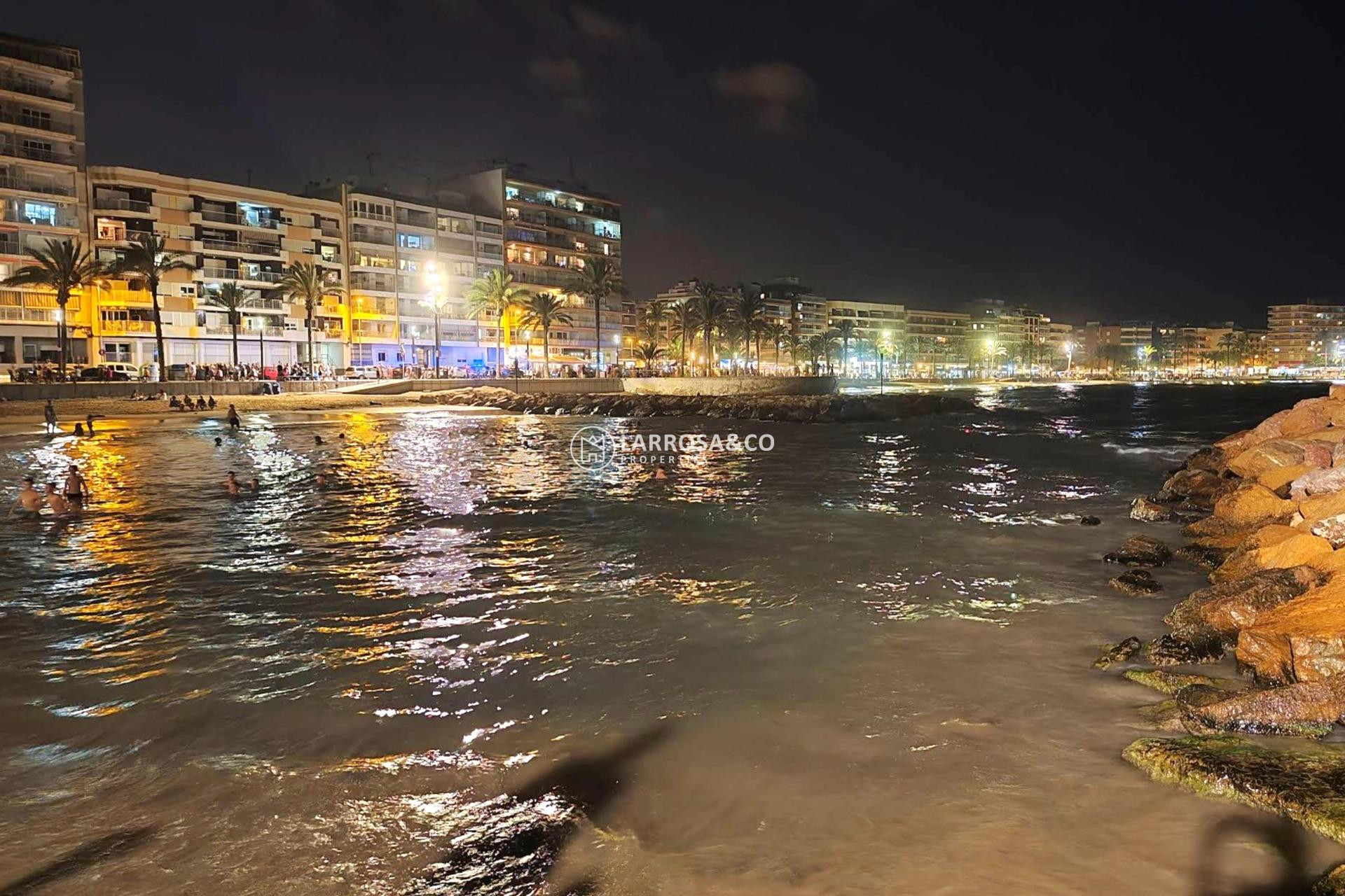 Resale - Apartment - Torrevieja - Paseo maritimo