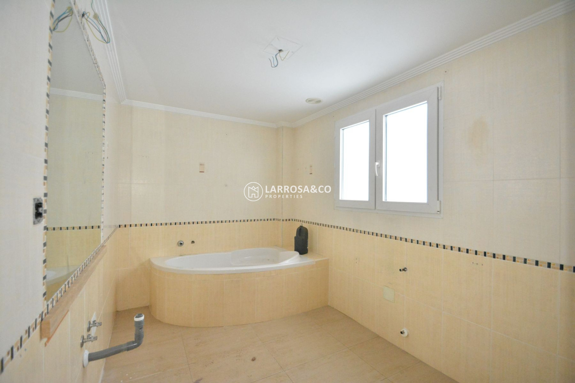 Resale - Apartment - Torrevieja - Playa Acequion