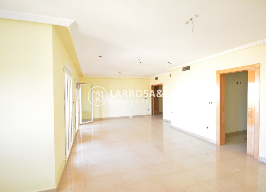 Resale - Apartment - Torrevieja - Playa Acequion