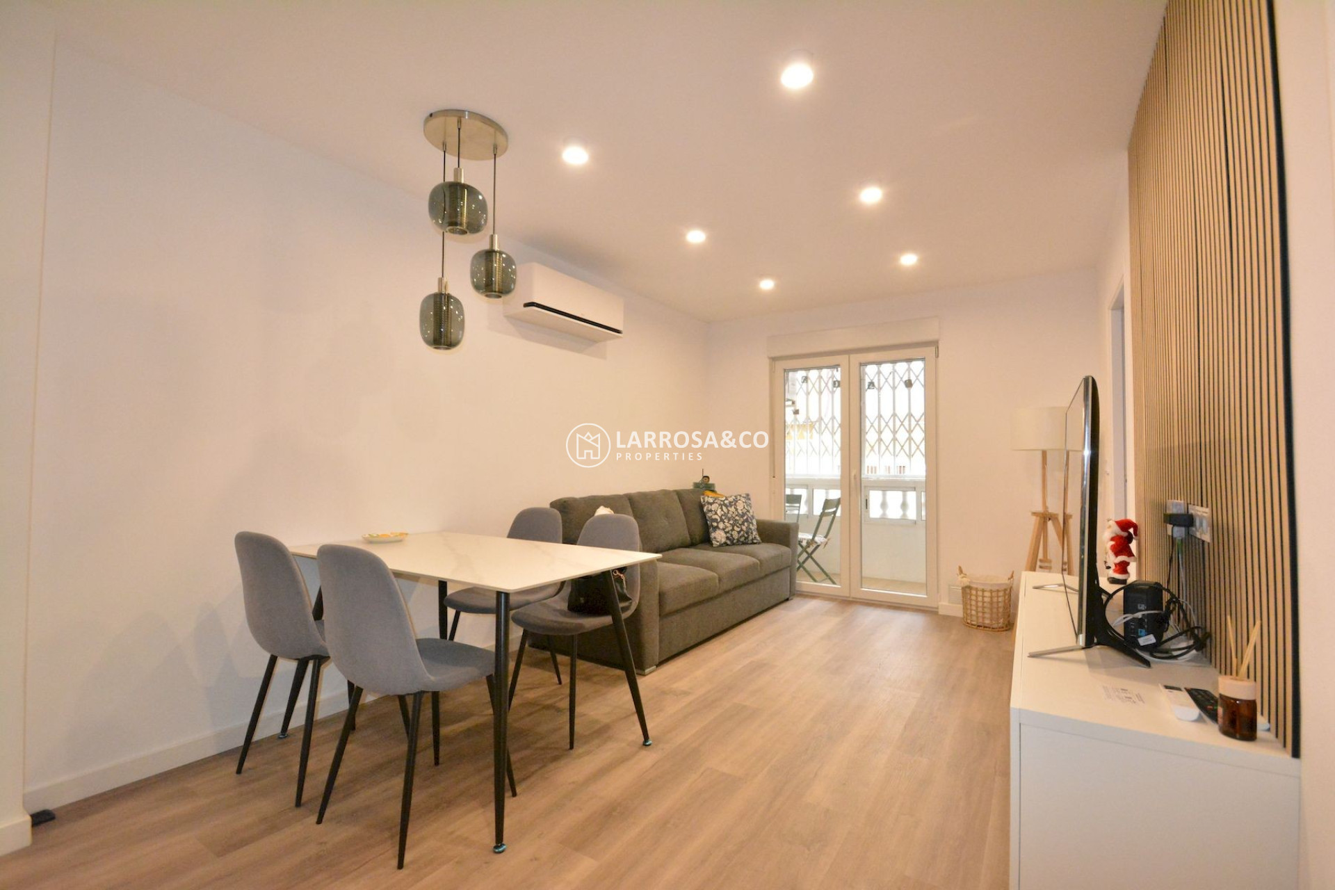 Resale - Apartment - Torrevieja - Playa Acequion