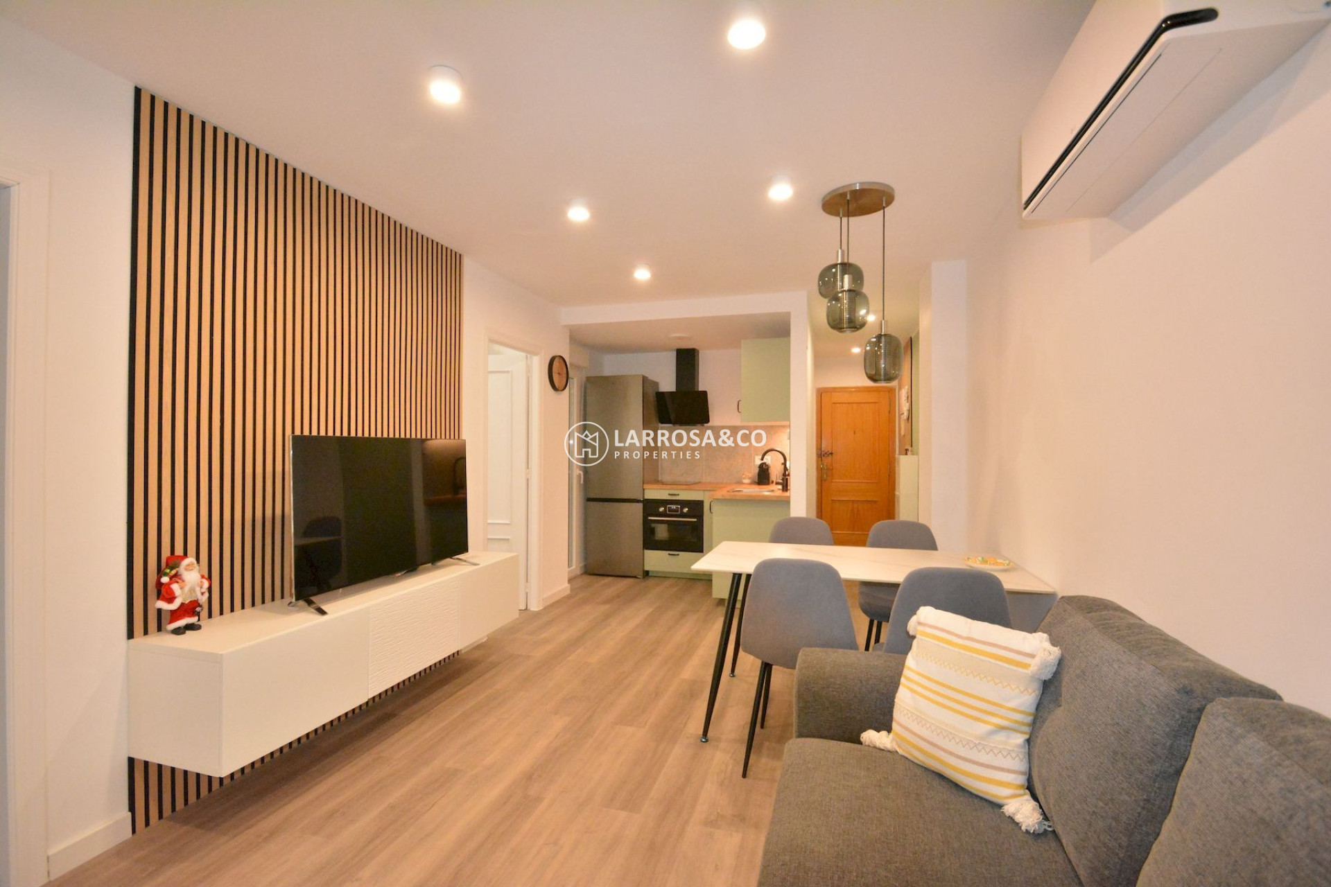 Resale - Apartment - Torrevieja - Playa Acequion