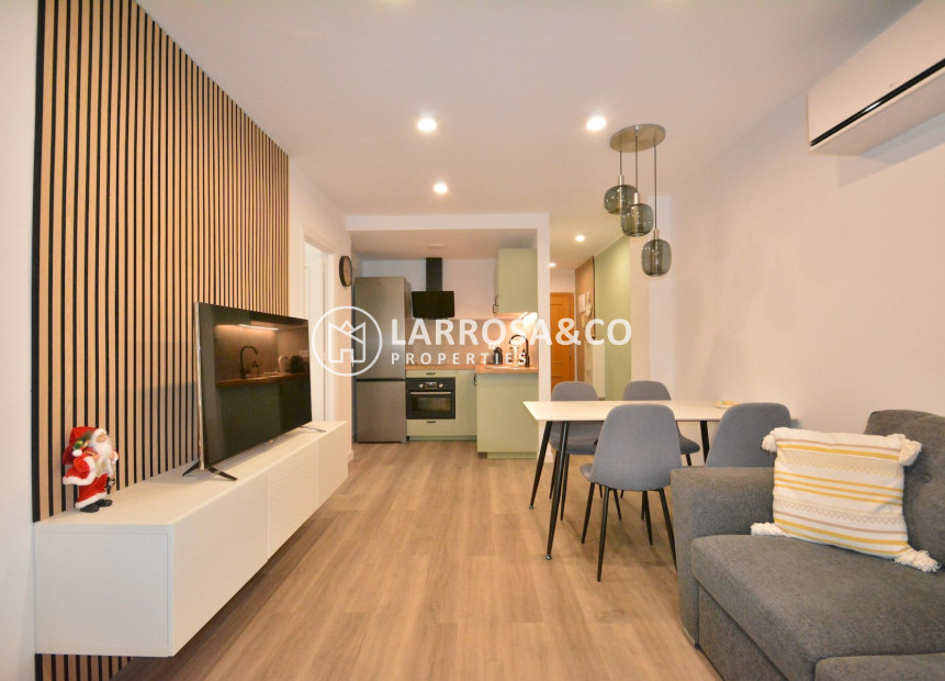 Resale - Apartment - Torrevieja - Playa Acequion